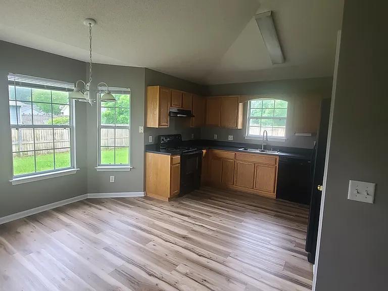 103 Foxwood Dr — Photo 8