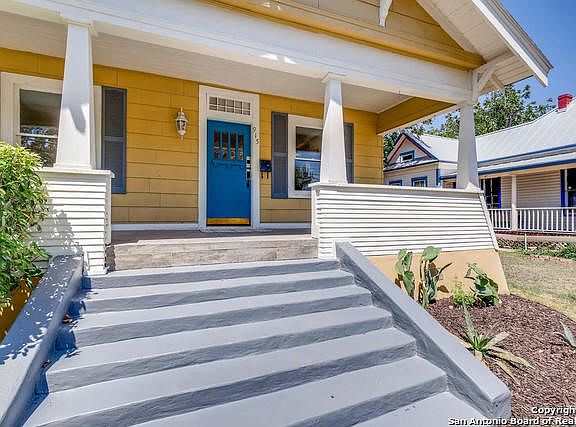 3rd image of 915 Aganier Ave