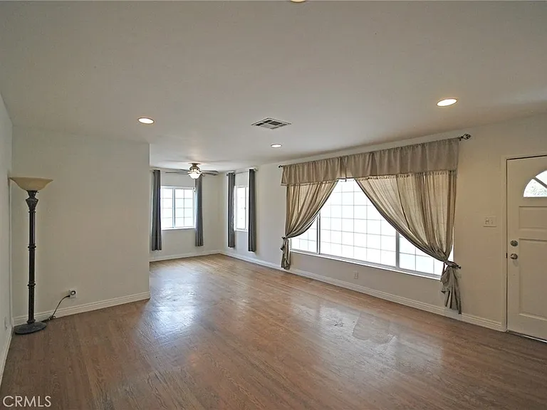 10622 Zelzah Ave — Photo 6