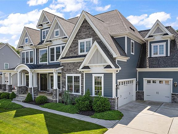 3rd image of 665 Chilliwack Ln