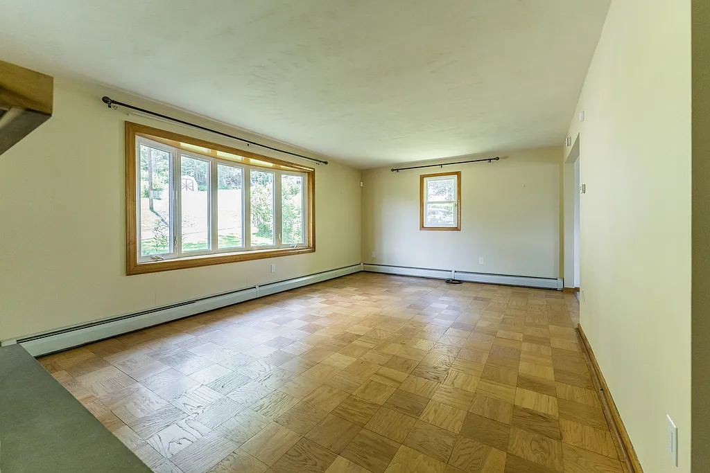 3 bed, 2300 sqft, $2,200 — Photo 3