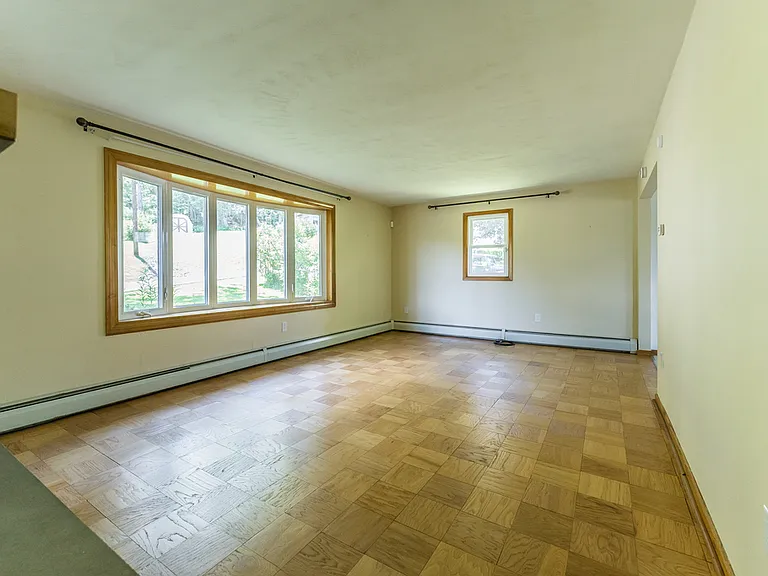 82 Terrace Dr — Photo 3