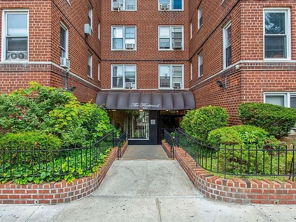 5th image of 385 E 16th St APT 2H