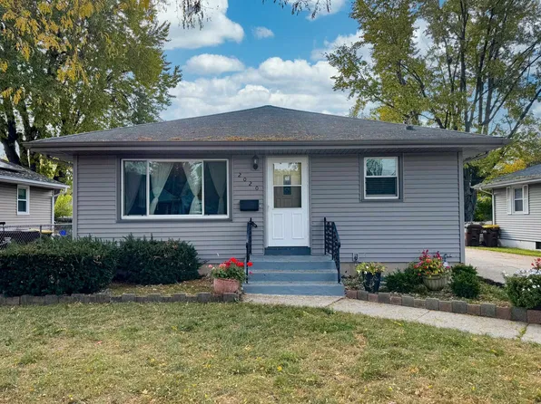 2020 Paradise Blvd, Rockford, IL 61103