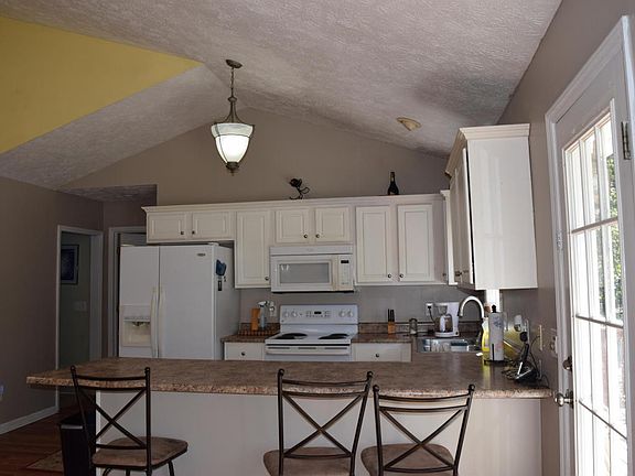 3rd image of 139 Shadywood Ct