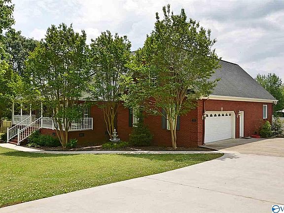 5th image of 104 Jasper Dr