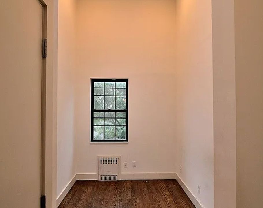 1st image of 223 Suydam St APT 3R