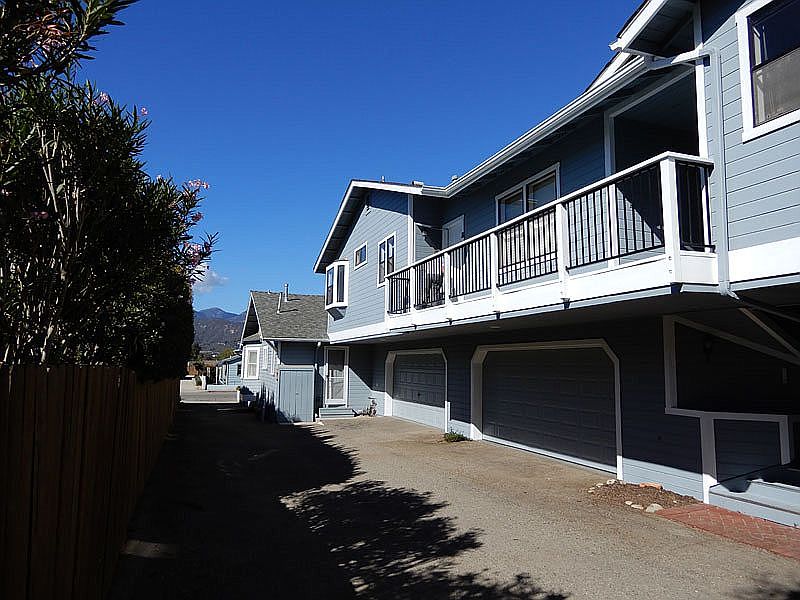 Driveway/Garages