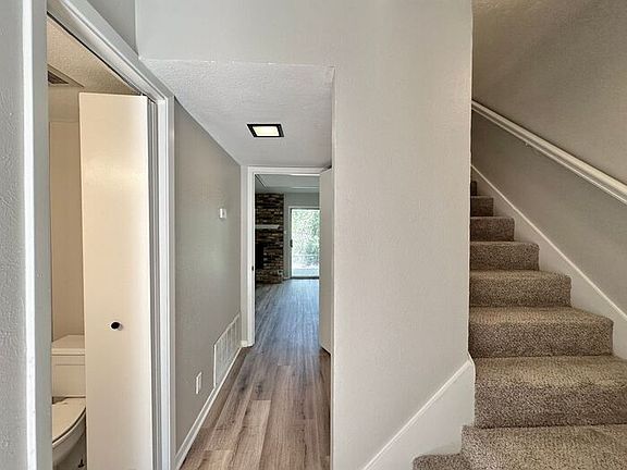 4th image of 4622 Edinburgh Dr
