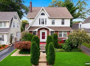 351 Griggs Ave, Teaneck, NJ 07666