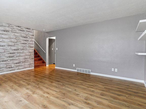 4th image of 206 Birch Dr