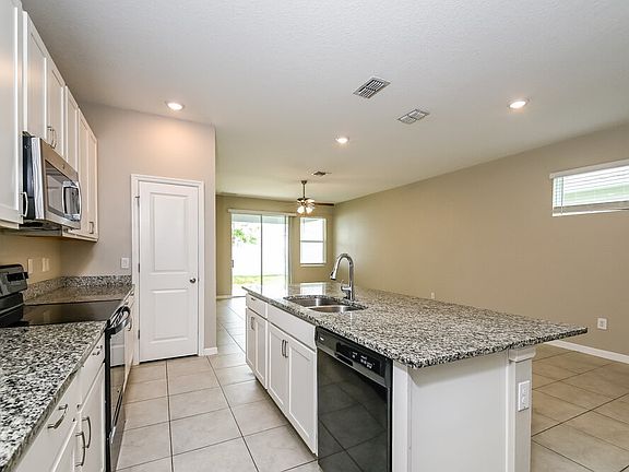 5th image of 11821 Clare Hill Ave
