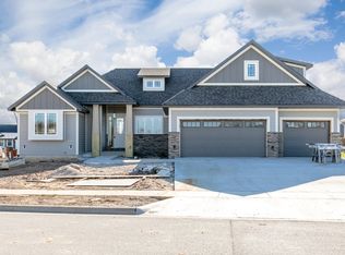 718 N Fox Hill Cir, Nixa, MO 65714