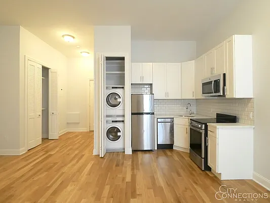 Rented by City Connections Realty | media 19