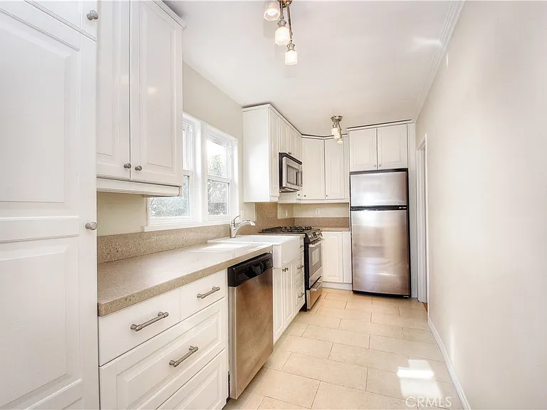 445 Bent St — Photo 1