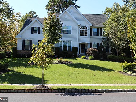 2nd image of 8 Danielle Ct