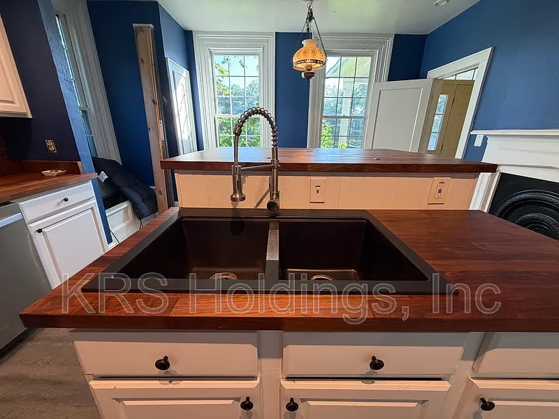 6 bed, 3.5 bath, 3706 sqft, $2,995 — Photo 4