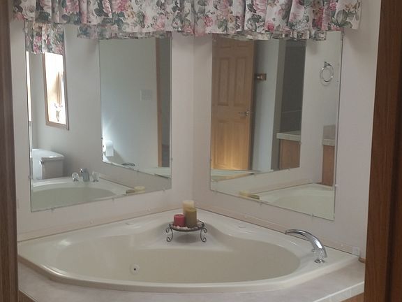 5th image of 4609 Hampstead Dr