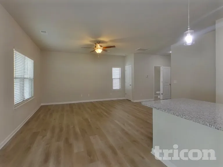 213 Spring Knoll Dr — Photo 2