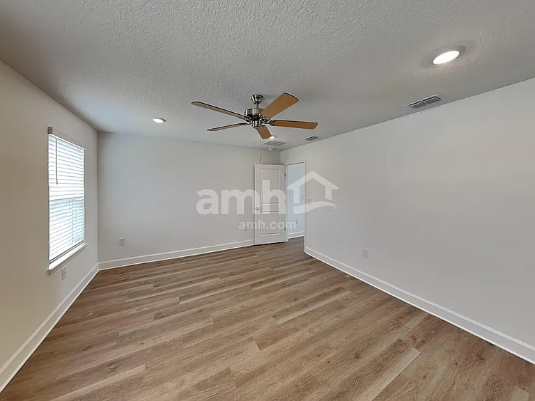 3217 Muscatine Ave — Photo 11