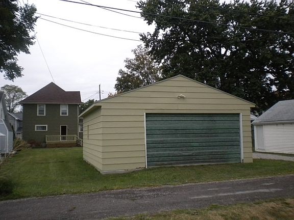 3rd image of 212 S Grand Ave