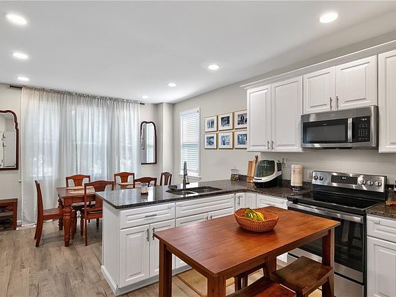 5th image of 1116 Hampton Ave