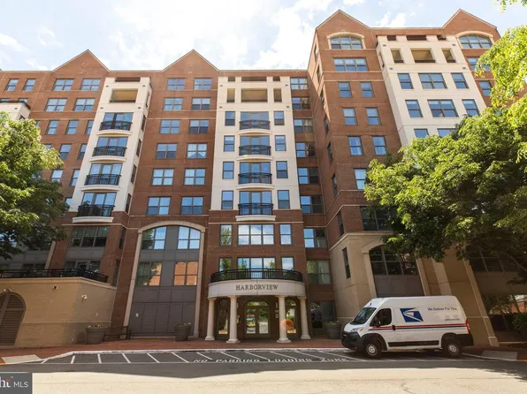 485 Harbor Side St APT 100, Woodbridge, VA 22191