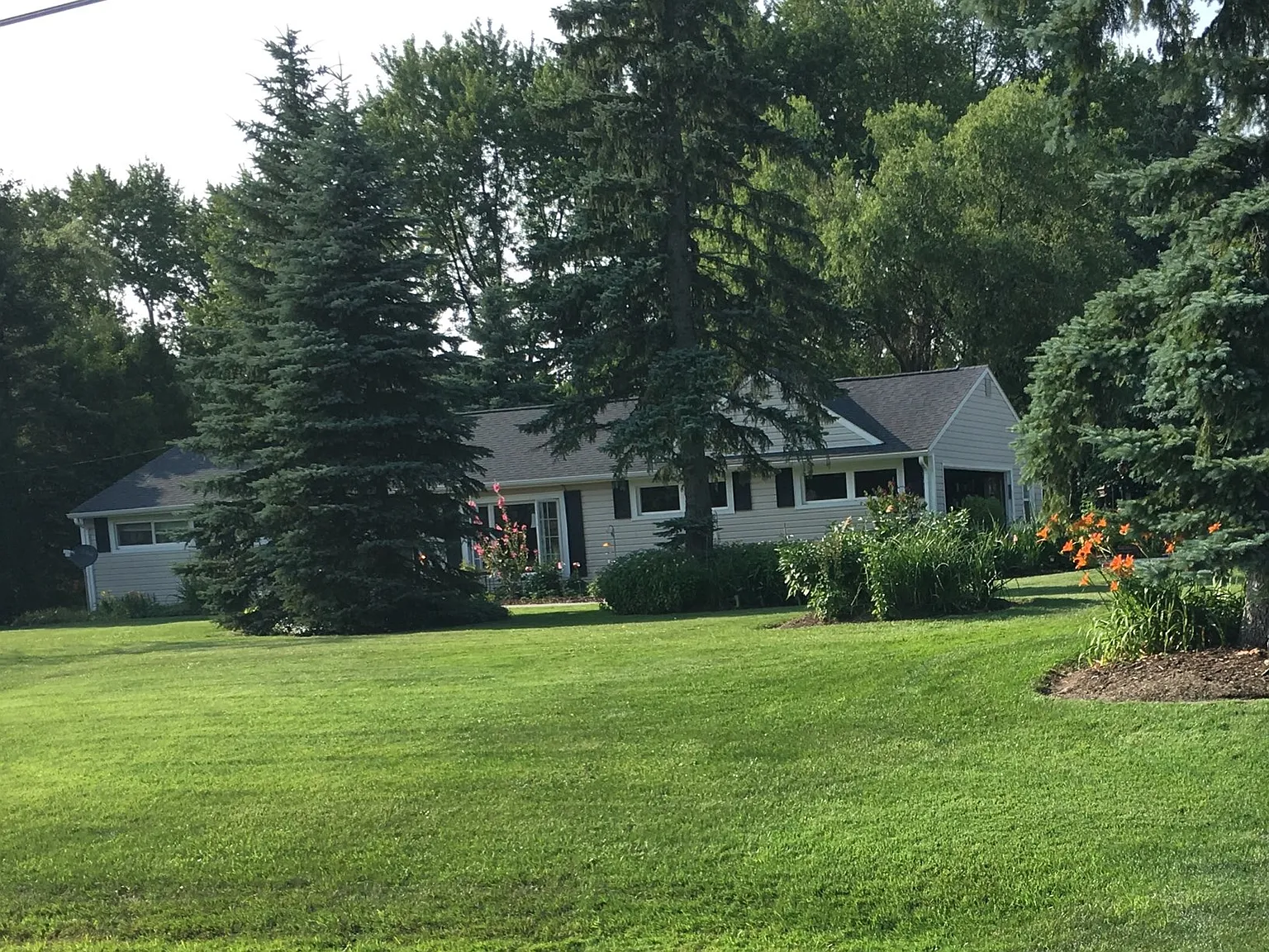 3 bed, 1252 sqft, $2,400 — Photo 3