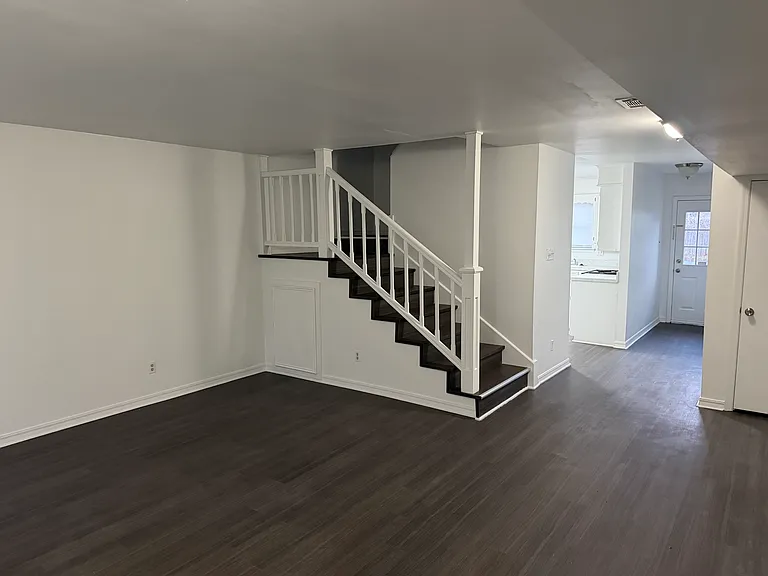 409 W 4th St — Photo 5