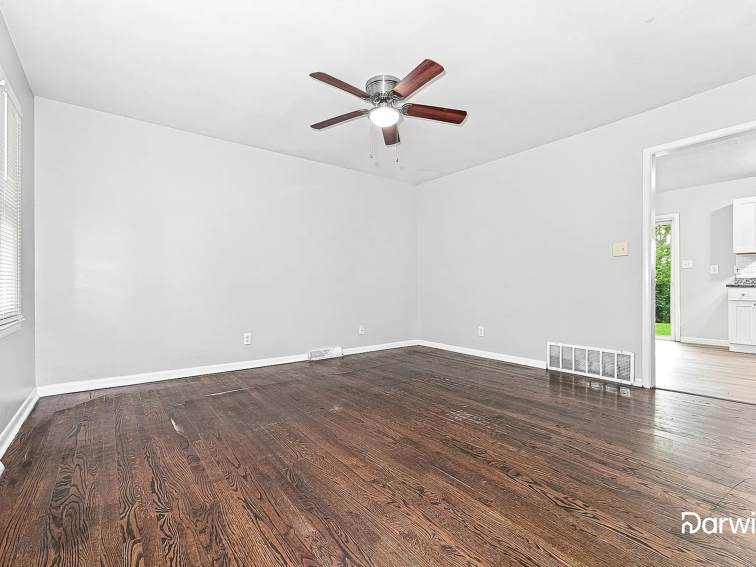 4 bed, 2.0 bath, 1300 sqft, $1,630 — Photo 4