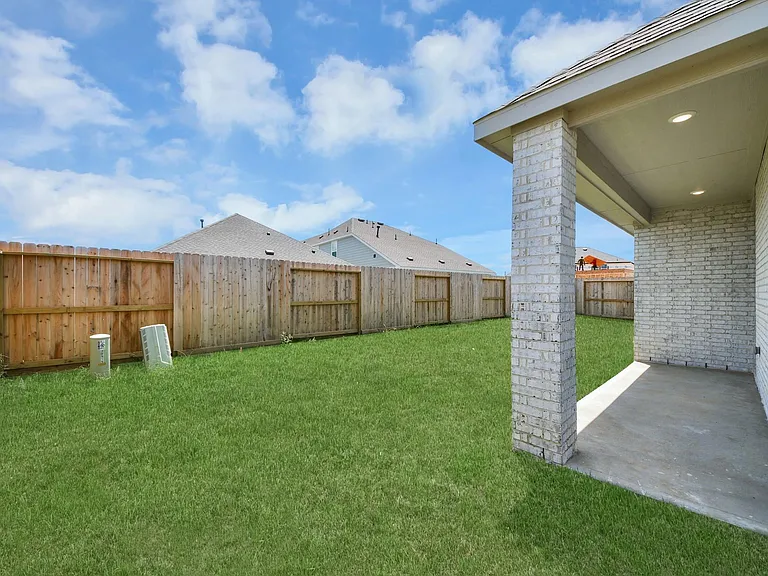 29515 Pondview Dr — Photo 4