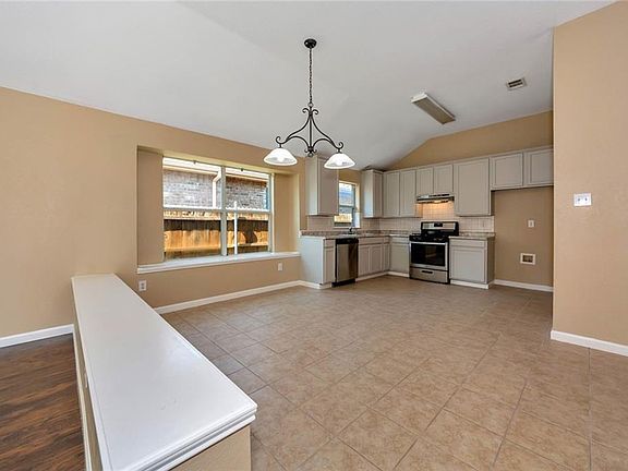 4th image of 4705 Barnhill Ln