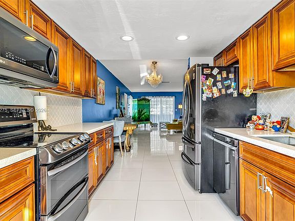 2nd image of 1400 S 19th Ave APT 1
