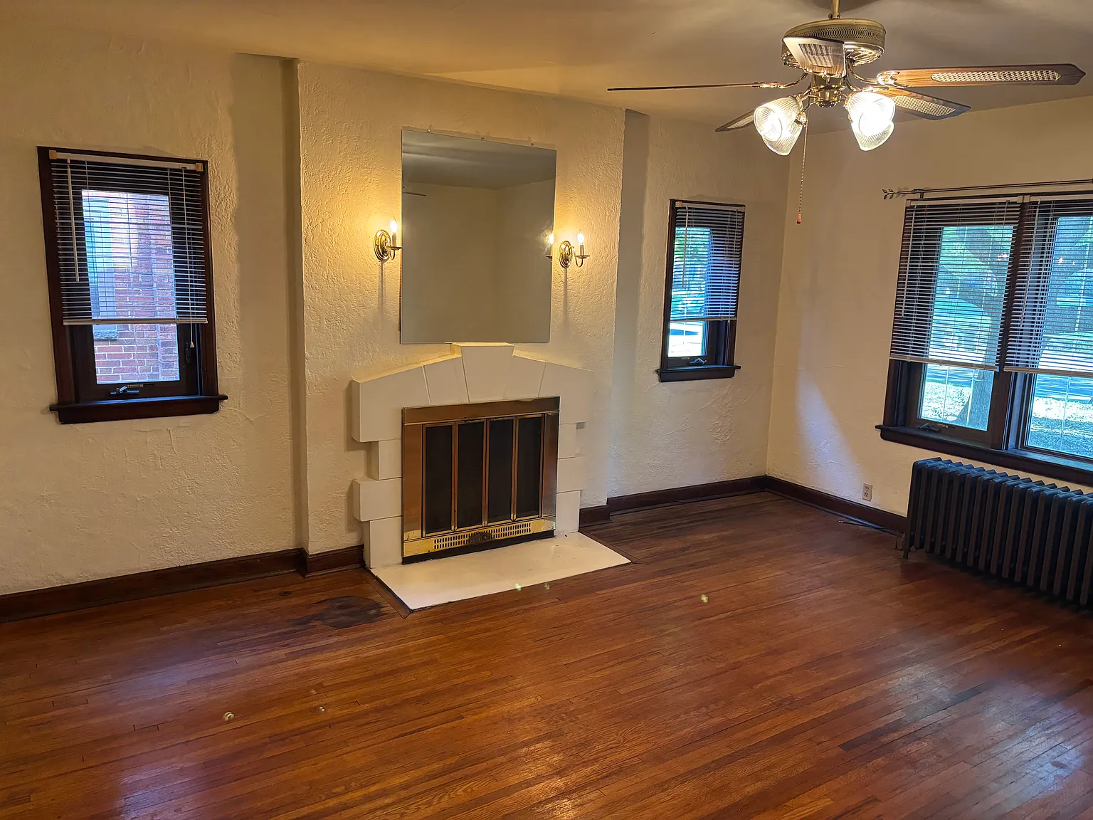 1 bed, 900 sqft, $1,050 — Photo 1