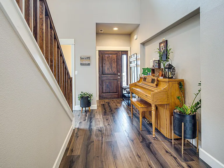 3012 NE Flagstone Ave — Photo 4
