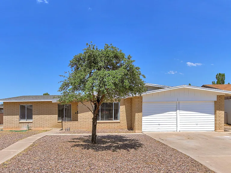 1702 E El Parque Dr — Photo 1