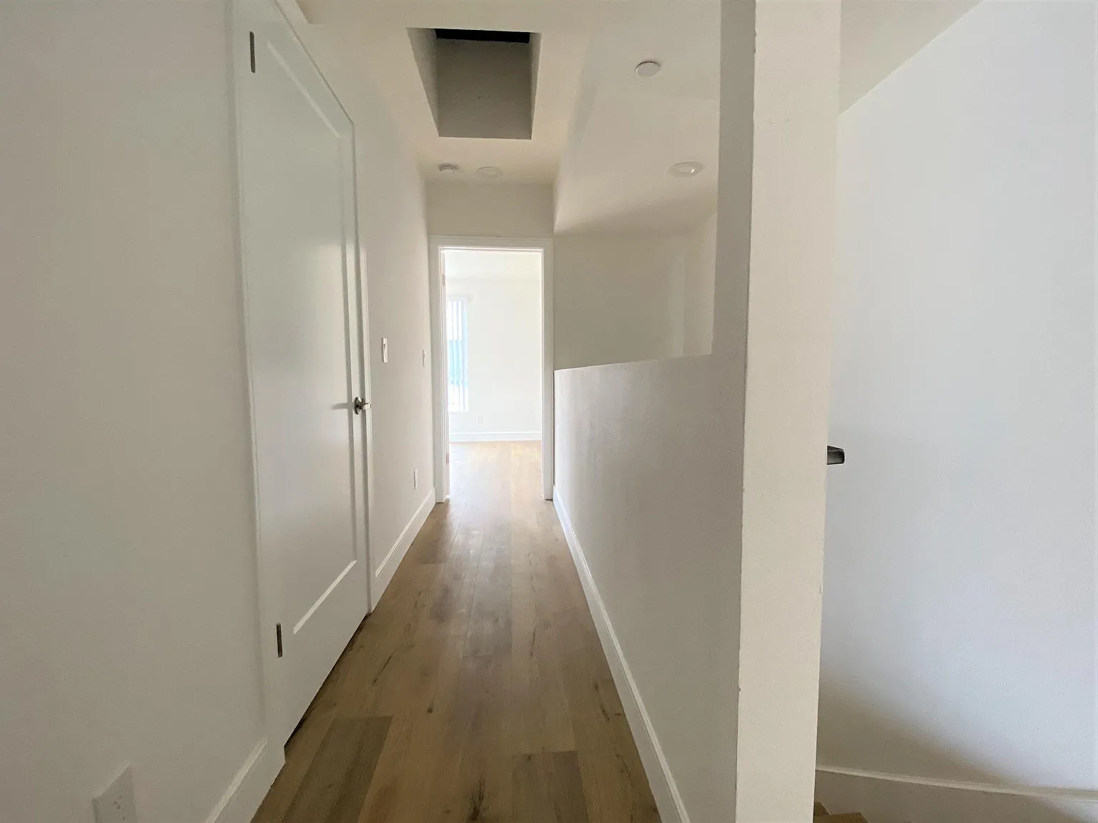 545 1/2 N Kingsley Dr — Photo 4