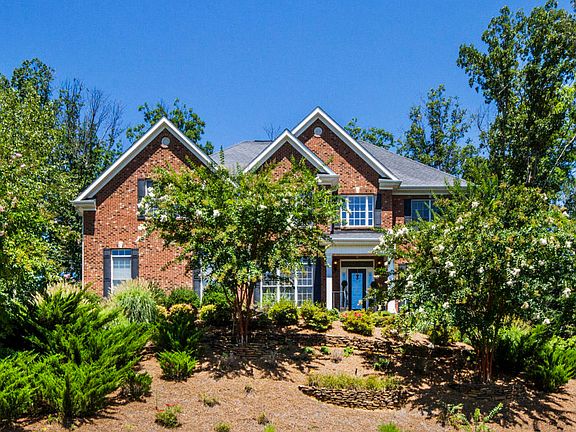 5th image of 747 Fox Dale Ln