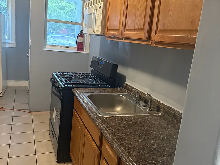 4 Langley Pl #4 — Photo 7