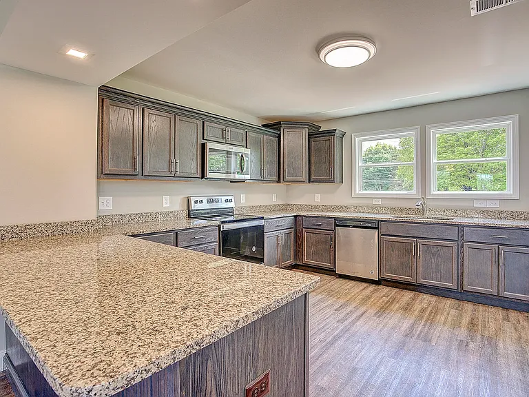 2802 W Walnut St #6 — Photo 3