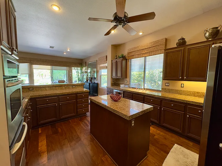 128 E Kavenish Dr — Photo 14