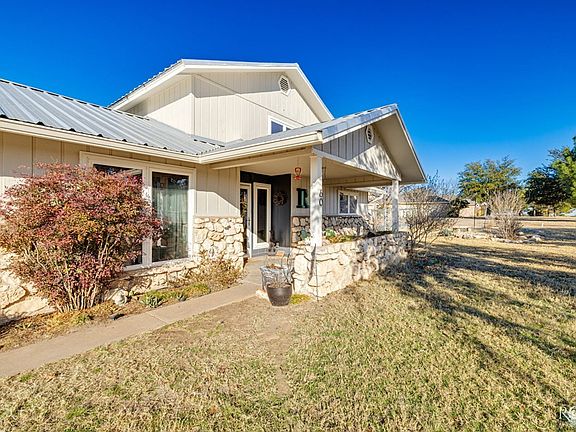 3rd image of 60 Loch Lomond Rd