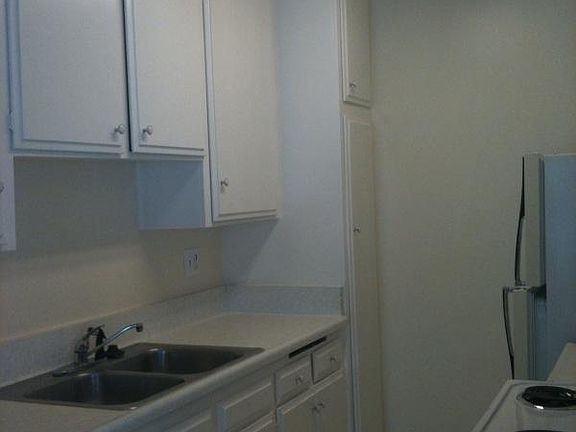 5th image of 1722 Winona Blvd APT 309