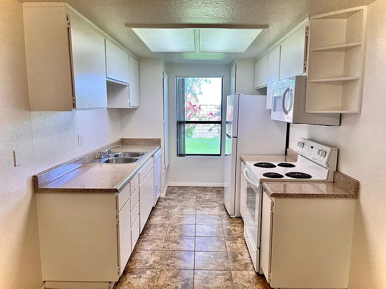 Royal Oaks Apartments in Bermuda Dunes — Photo 5