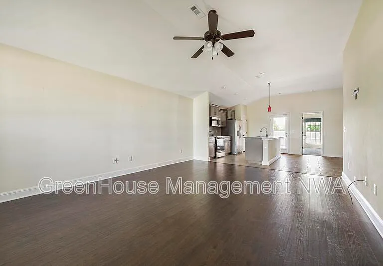 6111 NW McClellen St — Photo 4