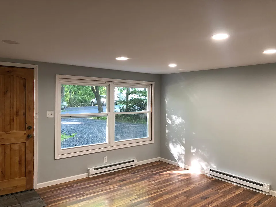 Livingroom with Great Lake views specially during fall winter and early spring season!!