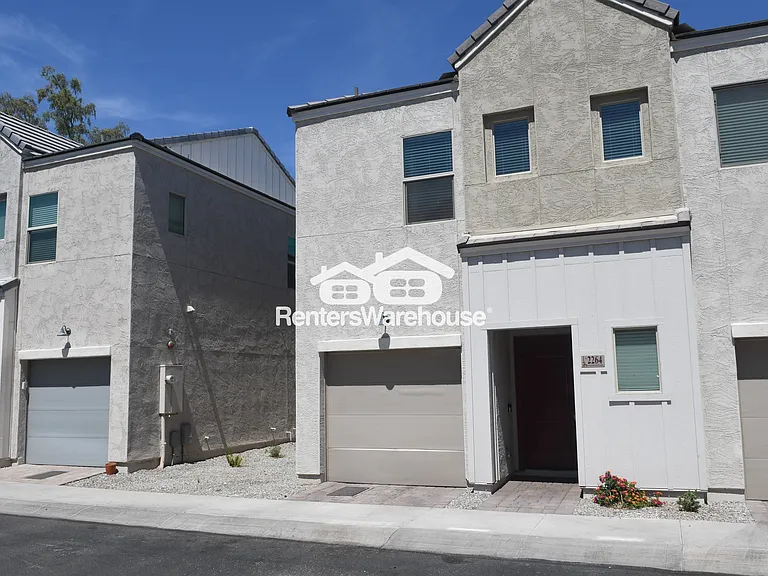2264 W Harmont Dr — Photo 1