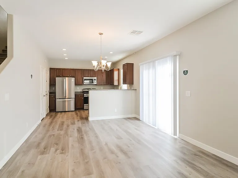 10215 Cougar Crossing St — Photo 8