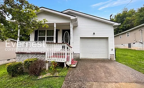 61 Corley Ave Photo 1