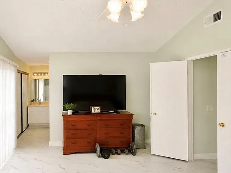 782 De La Luz Cir — Photo 7